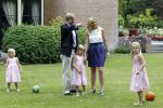Wassernaar 5 juni 2010
Fotouurtje met Prinses Maxima Amalia Alexia Ariane en Prins Willem Alexander in de tuin van hun huis op de Horsten.
Peter Smulders bv