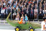 Tiel, 11 September 2010
50e maal FruitCorso met als gasten
Prins Willem Alexander, Prinses Maxima, Prinses Amalia, Prinses Alexia en Prinses Ariane
Foto Peter Smulders BV