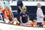 Amsterdam 21 augustus 2010
Prins Willem Alkexander met de groende Draeck bij sail. Prinses Maxima Prinses Amalia Ariane en Alexia zijn er ook bij. Ook is er een kindermeisje bij. Ze voeren onder begeleiding van meerdere politie boten
Peter Smulders bv