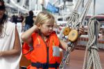 Amsterdam 21 augustus 2010
Prins Willem Alkexander met de groende Draeck bij sail. Prinses Maxima Prinses Amalia Ariane en Alexia zijn er ook bij. Ook is er een kindermeisje bij. Ze voeren onder begeleiding van meerdere politie boten
Peter Smulders bv