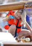 Amsterdam 21 augustus 2010
Prins Willem Alkexander met de groende Draeck bij sail. Prinses Maxima Prinses Amalia Ariane en Alexia zijn er ook bij. Ook is er een kindermeisje bij. Ze voeren onder begeleiding van meerdere politie boten
Peter Smulders bv