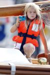 Amsterdam 21 augustus 2010
Prins Willem Alkexander met de groende Draeck bij sail. Prinses Maxima Prinses Amalia Ariane en Alexia zijn er ook bij. Ook is er een kindermeisje bij. Ze voeren onder begeleiding van meerdere politie boten
Peter Smulders bv
