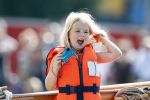 Amsterdam 21 augustus 2010
Prins Willem Alkexander met de groende Draeck bij sail. Prinses Maxima Prinses Amalia Ariane en Alexia zijn er ook bij. Ook is er een kindermeisje bij. Ze voeren onder begeleiding van meerdere politie boten
Peter Smulders bv