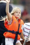 Amsterdam 21 augustus 2010
Prins Willem Alkexander met de groende Draeck bij sail. Prinses Maxima Prinses Amalia Ariane en Alexia zijn er ook bij. Ook is er een kindermeisje bij. Ze voeren onder begeleiding van meerdere politie boten
Peter Smulders bv