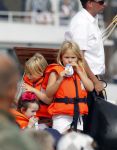 Amsterdam 21 augustus 2010
Prins Willem Alkexander met de groende Draeck bij sail. Prinses Maxima Prinses Amalia Ariane en Alexia zijn er ook bij. Ook is er een kindermeisje bij. Ze voeren onder begeleiding van meerdere politie boten
Peter Smulders bv