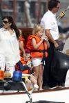 Amsterdam 21 augustus 2010
Prins Willem Alkexander met de groende Draeck bij sail. Prinses Maxima Prinses Amalia Ariane en Alexia zijn er ook bij. Ook is er een kindermeisje bij. Ze voeren onder begeleiding van meerdere politie boten
Peter Smulders bv