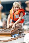 Amsterdam 21 augustus 2010
Prins Willem Alkexander met de groende Draeck bij sail. Prinses Maxima Prinses Amalia Ariane en Alexia zijn er ook bij. Ook is er een kindermeisje bij. Ze voeren onder begeleiding van meerdere politie boten
Peter Smulders bv