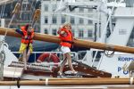 Amsterdam 21 augustus 2010
Prins Willem Alkexander met de groende Draeck bij sail. Prinses Maxima Prinses Amalia Ariane en Alexia zijn er ook bij. Ook is er een kindermeisje bij. Ze voeren onder begeleiding van meerdere politie boten
Peter Smulders bv