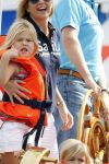 Amsterdam 21 augustus 2010
Prins Willem Alkexander met de groende Draeck bij sail. Prinses Maxima Prinses Amalia Ariane en Alexia zijn er ook bij. Ook is er een kindermeisje bij. Ze voeren onder begeleiding van meerdere politie boten
Peter Smulders bv