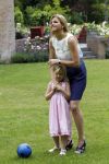 Wassernaar 5 juni 2010
Fotouurtje met Prinses Maxima Amalia Alexia Ariane en Prins Willem Alexander in de tuin van hun huis op de Horsten.
Peter Smulders bv