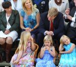 Tiel, 11 September 2010
50e maal FruitCorso met als gasten
Prins Willem Alexander, Prinses Maxima, Prinses Amalia, Prinses Alexia en Prinses Ariane
Foto Peter Smulders BV