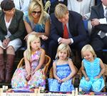 Tiel, 11 September 2010
50e maal FruitCorso met als gasten
Prins Willem Alexander, Prinses Maxima, Prinses Amalia, Prinses Alexia en Prinses Ariane
Foto Peter Smulders BV