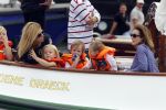 Amsterdam 21 augustus 2010
Prins Willem Alkexander met de groende Draeck bij sail. Prinses Maxima Prinses Amalia Ariane en Alexia zijn er ook bij. Ook is er een kindermeisje bij. Ze voeren onder begeleiding van meerdere politie boten
Peter Smulders bv