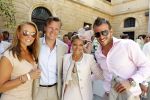 Sienna 17 juli 2010
Yolanthe Cabau v Kasbergen en Wesley Sneijder trouwen in Italie. David en Ghitta Bijlsema en Rafael en Sylvie v d Vaart
Peter Smulders bv