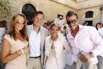Sienna 17 juli 2010
Yolanthe Cabau v Kasbergen en Wesley Sneijder trouwen in Italie. David en Ghitta Bijlsema en Rafael en Sylvie v d Vaart
Peter Smulders bv