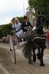 Joure, 28 Juli 2010
Rinrijderij ( ringsteken ) met het friese tuigpaard in authentieke sjezen.
De mensen zijn gekleed in 19e eeuws Friese kleding en zij strijden tenslotte om de Zilveren Zweep
Foto Peter Smulders BV