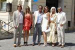 Sienna 17 juli 2010
Yolanthe Cabau v Kasbergen en Wesley Sneijder trouwen in Italie. Steinar Dietz met vriendin Johan Westermeijer met zijn vrouw en Sjaak Swart met vrouw
Peter Smulders bv