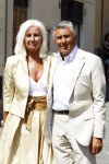 Sienna 17 juli 2010
Yolanthe Cabau v Kasbergen en Wesley Sneijder trouwen in Italie. Steinar Dietz met vriendin Johan Westermeijer met zijn vrouw en Sjaak Swart met vrouw
Peter Smulders bv