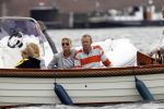 Amsterdam 21 augustus 2010
Sjimmy Bruijninckx met man (oranje witte trui) en kinderen en vrienden bij sail.
Peter Smulders bv