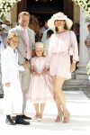 Sienna 17 juli 2010
Yolanthe Cabau v Kasbergen en Wesley Sneijder trouwen in Italie. Soren en Arlette Lerby met kinderen
Peter Smulders bv