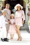 Sienna 17 juli 2010
Yolanthe Cabau v Kasbergen en Wesley Sneijder trouwen in Italie. Soren en Arlette Lerby met kinderen
Peter Smulders bv