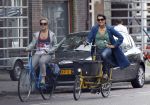 Amsterdam 24 augustus 2010
Susan Visser met dochter op de fiets.
Peter Smulders bv