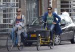 Amsterdam 24 augustus 2010
Susan Visser met dochter op de fiets.
Peter Smulders bv