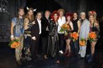 Utrecht 3 september 2010
Premiere We will rock you in het beatrix theater. De cast met oa John Vooijs Pia Douwes Marjolein Teepen Charly Luske en Brian May en Roger Tailer
Peter Smulders bv