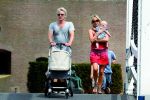 Weesp 3 juli 2010
Wendy v Dijk met Sem en Lizzy en Erland Galjaard op terras en op de boot.
Peter Smulders bv