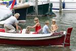 Weesp 3 juli 2010
Wendy v Dijk met Sem en Lizzy en Erland Galjaard op terras en op de boot.
Peter Smulders bv