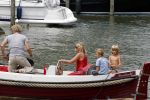 Weesp 3 juli 2010
Wendy v Dijk met Sem en Lizzy en Erland Galjaard op terras en op de boot.
Peter Smulders bv