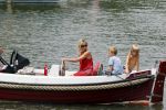 Weesp 3 juli 2010
Wendy v Dijk met Sem en Lizzy en Erland Galjaard op terras en op de boot.
Peter Smulders bv