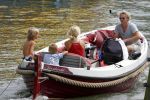 Weesp 3 juli 2010
Wendy v Dijk met Sem en Lizzy en Erland Galjaard op terras en op de boot.
Peter Smulders bv