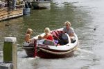 Weesp 3 juli 2010
Wendy v Dijk met Sem en Lizzy en Erland Galjaard op terras en op de boot.
Peter Smulders bv