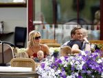 Weesp 3 juli 2010
Wendy v Dijk met Sem en Lizzy en Erland Galjaard op terras en op de boot.
Peter Smulders bv