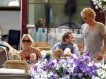 Weesp 3 juli 2010
Wendy v Dijk met Sem en Lizzy en Erland Galjaard op terras en op de boot.
Peter Smulders bv