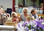 Weesp 3 juli 2010
Wendy v Dijk met Sem en Lizzy en Erland Galjaard op terras en op de boot.
Peter Smulders bv
