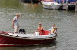 Weesp 3 juli 2010
Wendy v Dijk met Sem en Lizzy en Erland Galjaard op terras en op de boot.
Peter Smulders bv