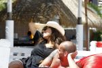 Ibiza 29 juli 2010
Yolanthe Sneijder Cabau en Wesley Sneijder vieren een gedeelte van hun huwelijksreis met vrienden op ibiza.
Peter Smulders bv