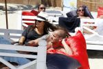 Ibiza 29 juli 2010
Yolanthe Sneijder Cabau en Wesley Sneijder vieren een gedeelte van hun huwelijksreis met vrienden op ibiza.
Peter Smulders bv