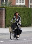 Amsterdam 30 augustus 2011
Astrid Joosten doet boodschappen op de fiets.
Peter Smulders bv