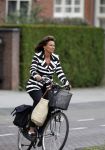 Amsterdam 30 augustus 2011
Astrid Joosten doet boodschappen op de fiets.
Peter Smulders bv