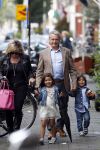 Amsterdam 5 september 2011
Hans en Connie Breukhoven brengen hun kleinkinderen Soraiya en Sammie naar het kinderdagverblijf.
Peter Smulders bv