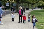 Amsterdam 17 september 2011
Connie Breukhoven met al haar 4 kleinkinderen in het vondelpark.
Peter Smulders bv