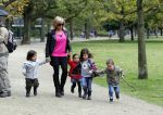 Amsterdam 17 september 2011
Connie Breukhoven met al haar 4 kleinkinderen in het vondelpark.
Peter Smulders bv