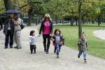 Amsterdam 17 september 2011
Connie Breukhoven met al haar 4 kleinkinderen in het vondelpark.
Peter Smulders bv