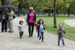Amsterdam 17 september 2011
Connie Breukhoven met al haar 4 kleinkinderen in het vondelpark.
Peter Smulders bv