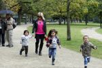 Amsterdam 17 september 2011
Connie Breukhoven met al haar 4 kleinkinderen in het vondelpark.
Peter Smulders bv