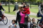 Amsterdam 17 september 2011
Connie Breukhoven met al haar 4 kleinkinderen in het vondelpark.
Peter Smulders bv