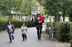 Amsterdam 17 september 2011
Connie Breukhoven met al haar 4 kleinkinderen in het vondelpark.
Peter Smulders bv